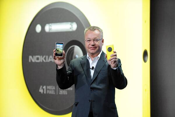 Stephen Elop: Lumiat mukavassa nousujohteessa – miksi laiteliiketoiminta sitten myytiin?